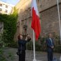 Embajadora y bandera de Malta